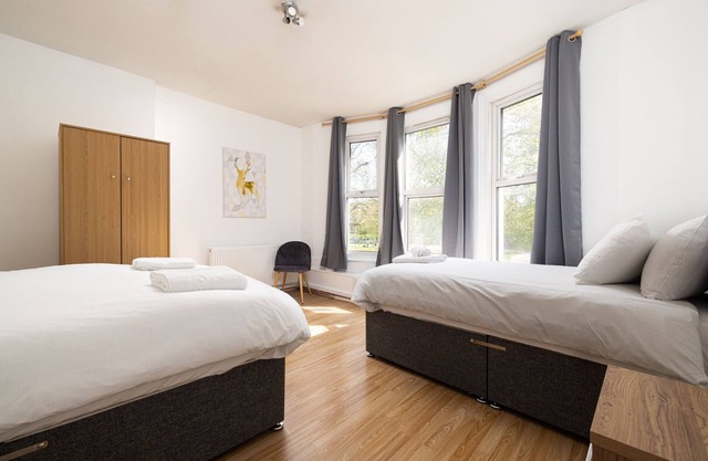 Shepherd's Bush 4 renovated apartment for 4 people