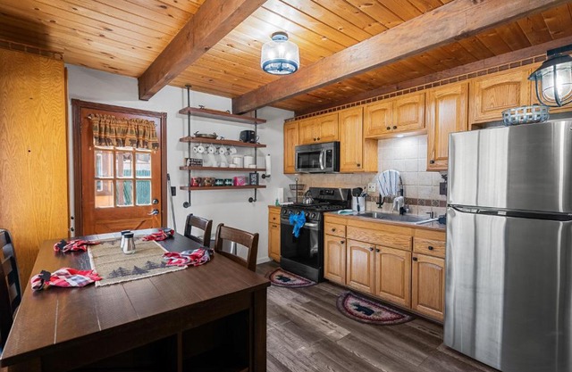 Shepherd's Cabin - Gambrel cabin, spacious while still being cozy and inviting! cabin