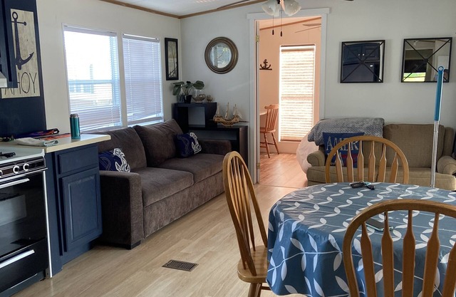 Sherkston Shores Resort - full lake view, large private lot, covered deck!