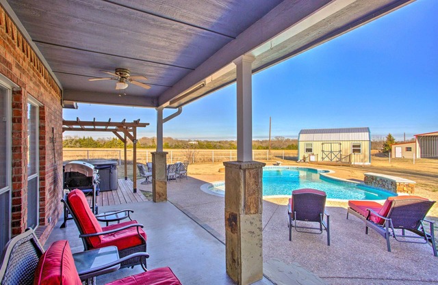 Sherman Villa: Private Pool & Hot Tub!