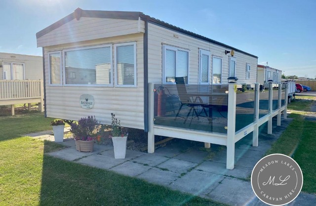 Sherwood 307 - Golden Palm, ramped veranda, central heating, bed linen, WiFi - Meadow Lakes Caravan & Lodge Hire