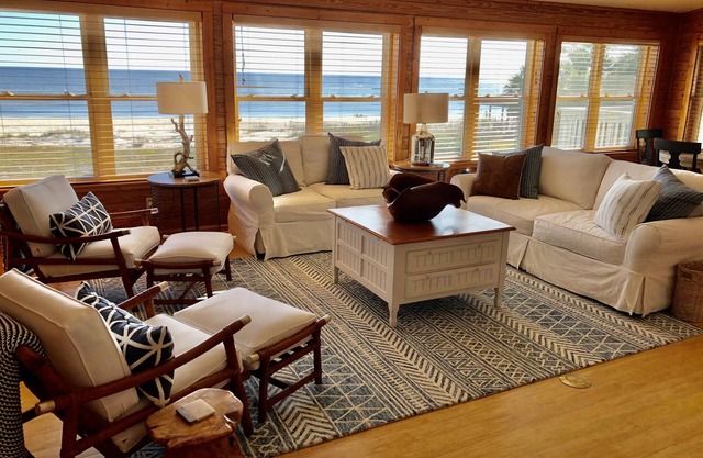 "Shifting Sands" Private Beach Front 3 Bd, 2 Bath, sleeps 8