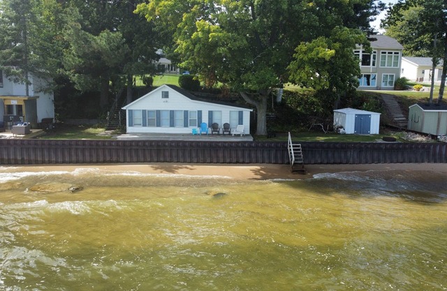 New! Shimmering Shores - Two Lakefront Homes on Lake Huron! Great Family Getaway!