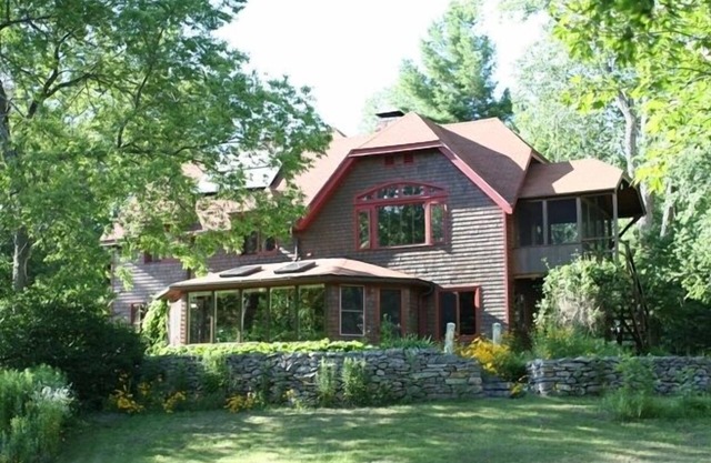 Tejas de estilo, marco de madera, Berkshire Cottage lado arroyo