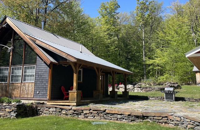 Shiny Elk Chalet | Between Mt Snow & Stratton Mt