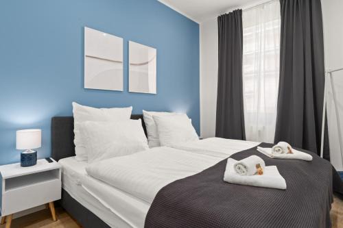 SHINY HOMES - Elegant City Apartments