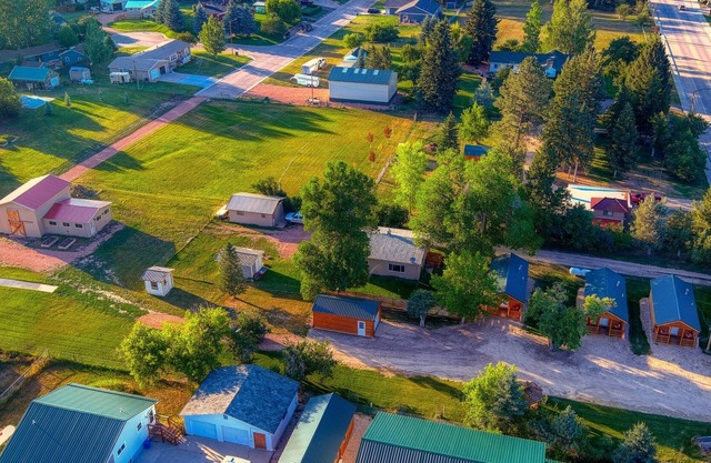 Shire Valley Private Dayton Villa, Enjoy all three cabins and our unique Deluxe