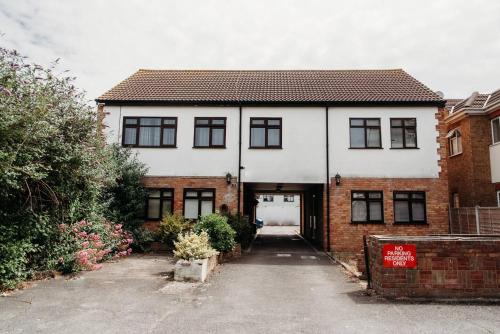 Shoebury Lodge near Sea front In Southend