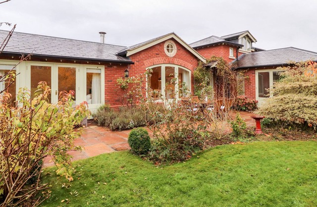Shoothill Lodge, Ford, Shropshire