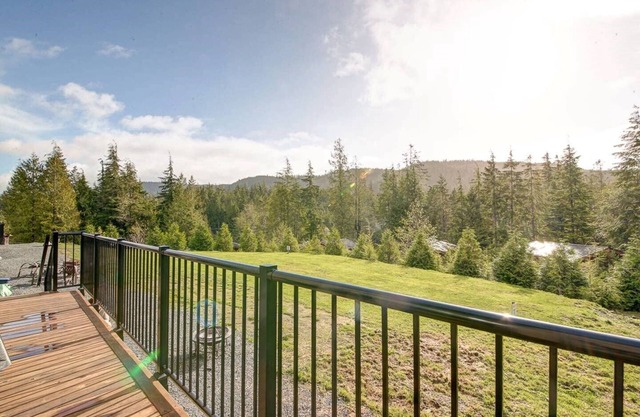 Shore 2 Please - Lower Unit, BRIGHT/Mountain views H19825131