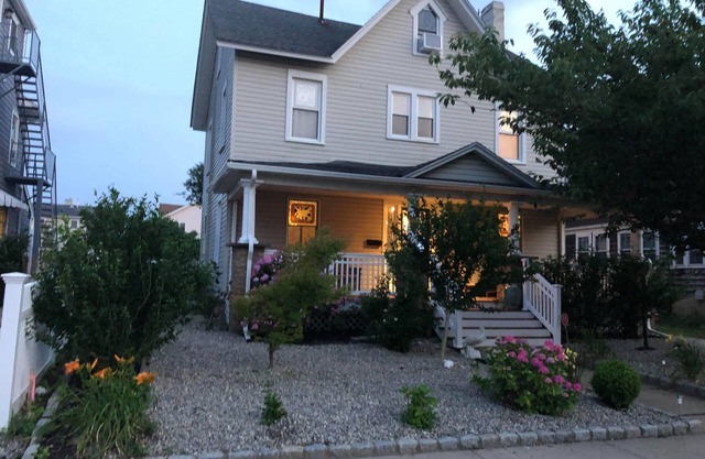 Shore Beats Work-ING! Beach:3 Minute Walk-6 Houses Summer Weekly Getaway Hot Tub