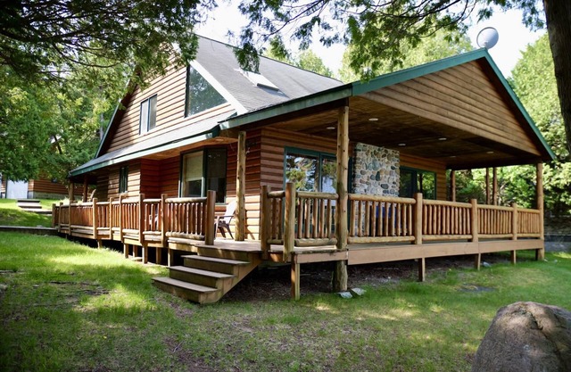 Shore Thing with Bunkhouse on Drummond Island
