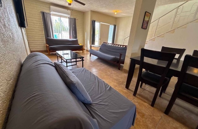 Shoreline Condo 4 Desert Oasis Free Wifi Cool AC