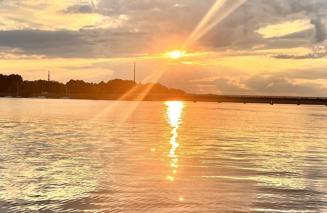 Shoreline Cottage on Lake Wissota is excited to host you and your guests.