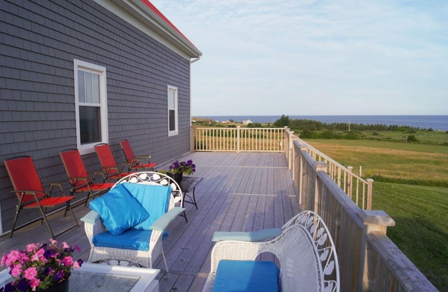 Shoreline Cove! Indulge in mesmerizing sunsets, rustic soothing beaches