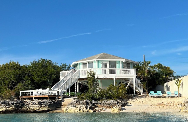 Shoreline Flats: A Waterfront Escape on Bonefish Flats