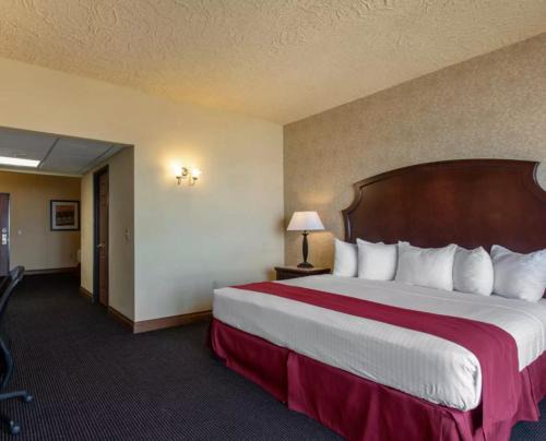 Shoreline Inn & Conference Center, an Ascend Collection Hotel