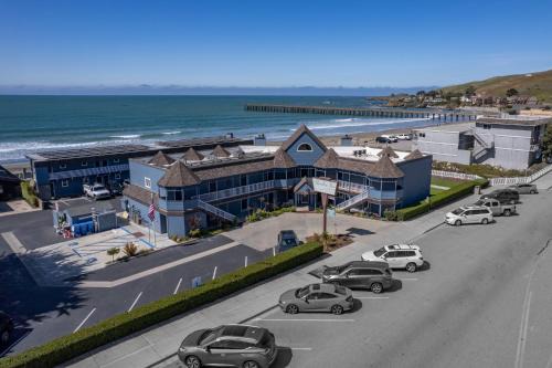 Shoreline Inn.on the beach