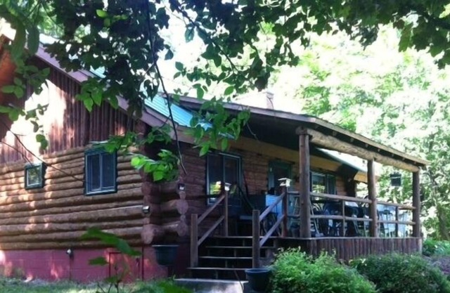 Shoreline Log Cabin on Scenic Gratiot Lake, Keweenaw County - LT Rental Only