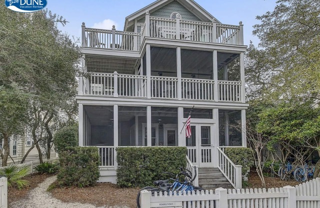 Short Distance to the White Sandy Beaches, Rendezvous Main House + Carriage in Seaside