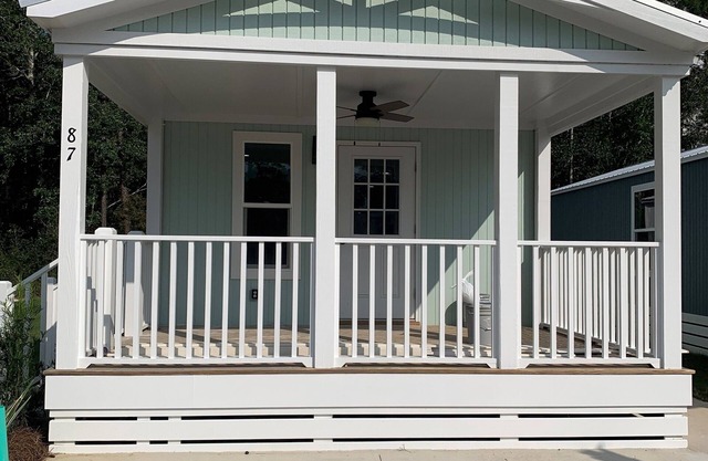 Short drive to the beautiful 30-A beaches!! Cozy Riverwalk Landing Cottage 1-A