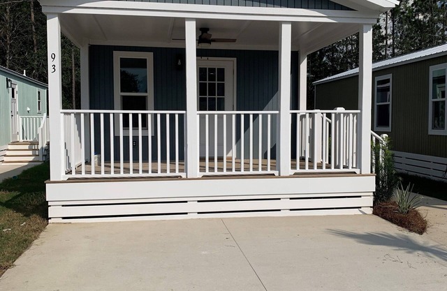 Short drive to the beautiful 30-A beaches!! Cozy Riverwalk Landing Cottage 2-B