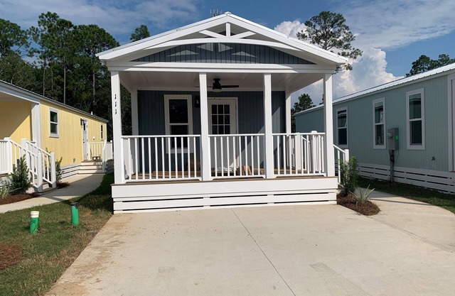 Short drive to the beautiful 30-A beaches!! Cozy Riverwalk Landing Cottage 5-E