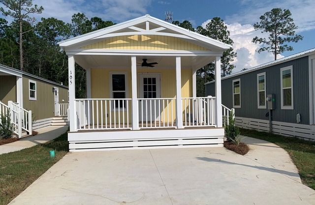 Short drive to the beautiful 30-A beaches!! Cozy Riverwalk Landing Cottage 4-D