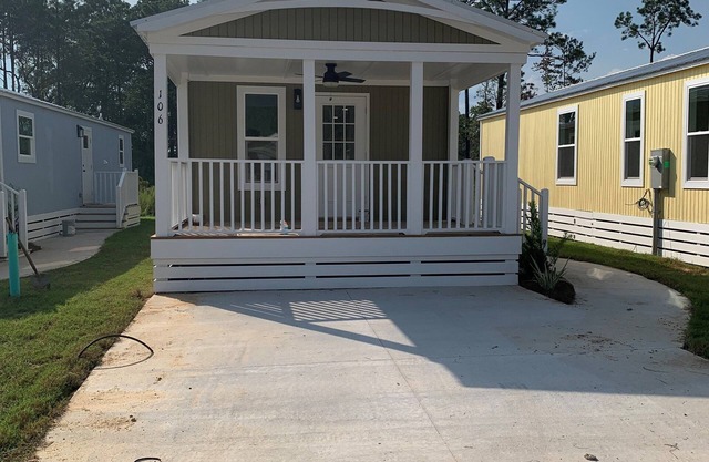 Short drive to the beautiful 30-A beaches!! Cozy Riverwalk Landing Cottage 9-I