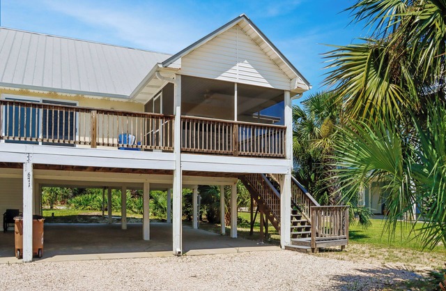 ☀️Short, Easy Walk to Beach | Gulf Views | Papa's Palmetto Place☀️