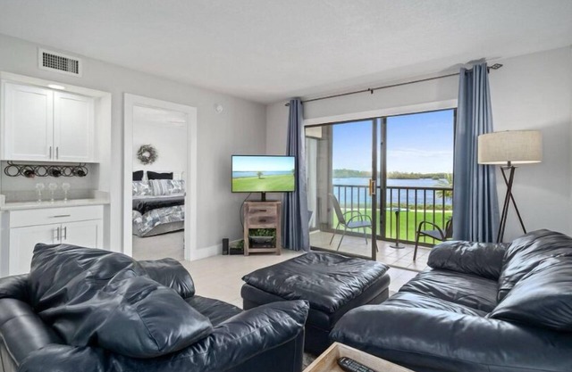 Resort style Condo overlooking the Gulf of Mexico