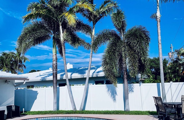 LAUDERDALE GEM, PRIVATE POOL & RELAXING PATIO; MINUTEN ZUM STRAND & ALLES!