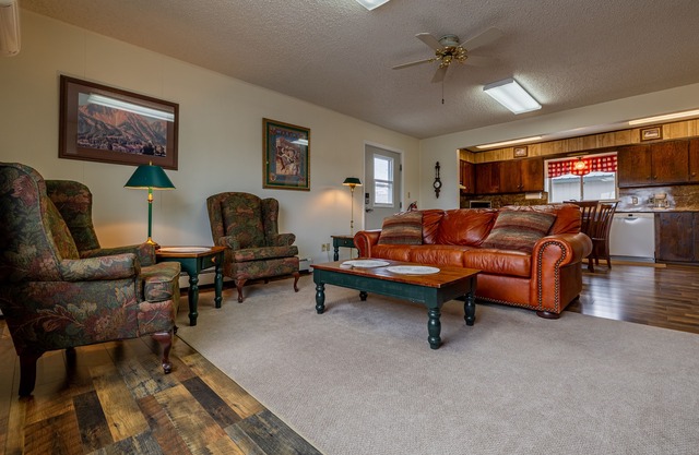 Shoshone Canyon House