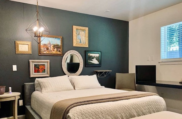 Shurwin 3 · Carmichael Sacramento: Garden Suite!