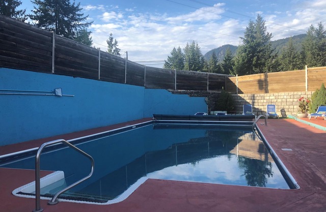 Beautiful Blind Bay, BC Cottage in the Shuswap