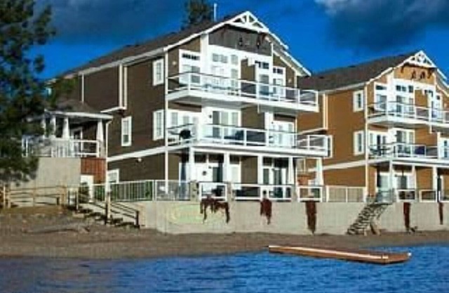 BEACH LEVEL LUXUS ONE BR (4 SCHLAFPLÄTZE) AM SHUSWAP SEE. PRIVATE DOCK UND KAUFEN.