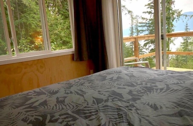 Shuswap Lake Cabin Retreat