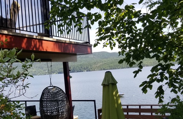 Shuswap Lake-house Extraordinaire
