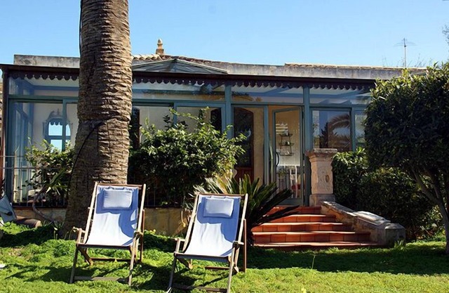 Sizilianisches Landhaus aus dem 19. Jahrhundert - strandnah und mit großem Pool