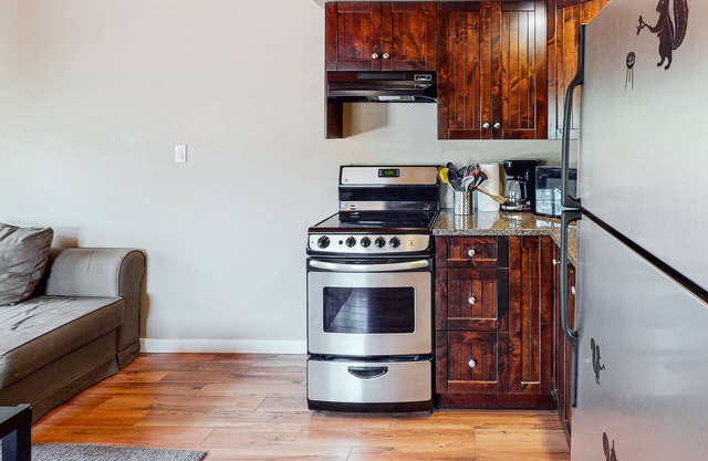 Side-by-side cabins with decks, 2 full kitchens, and free internet