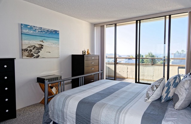 Sidney BC - Traumhafte warme Eigentumswohnung mit Meerblick - Minimum 4 Monate