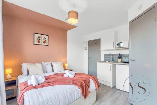 Sienna Longton Studio 2c - Wi-Fi, Alton Towers, Netflix
