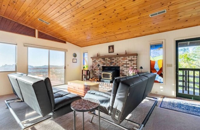 Sierra Cabin | Home Theater | Hot Tub | EV Charger