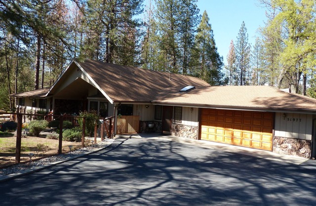SIERRA ESCAPE! GERÄUMIG Landhaus mit Pool & SPA - 20 Minuten von YOSEMITE!