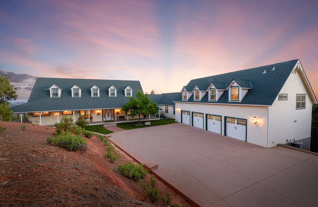 Sierra Estate Retreat Mansion near Dodge Ridge Ski Resort. Better than Tahoe