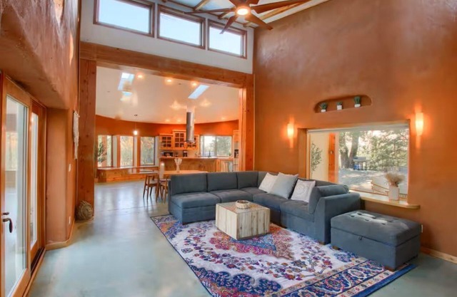 Sierra Meadows Ecovilla close to Yosemite with 4 Bedrooms & WiFi
