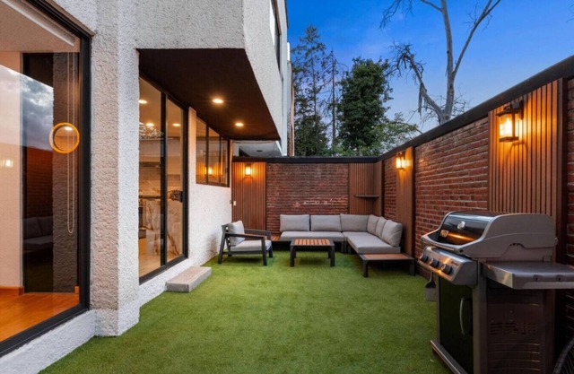 Sierra Vista: Modern 5-bedroom townhome in CDMX