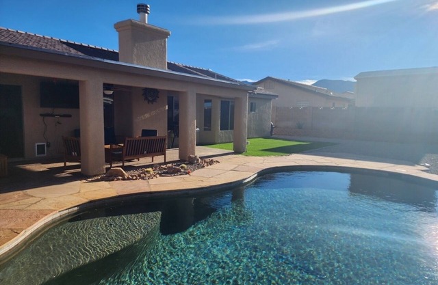 Sierra Vista Getaway Home, Private pool, Great Room