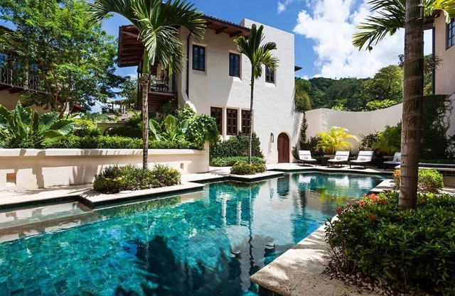 6 Schlafzimmer Ocean Front Home befindet sich in Las Catalinas Beach Town