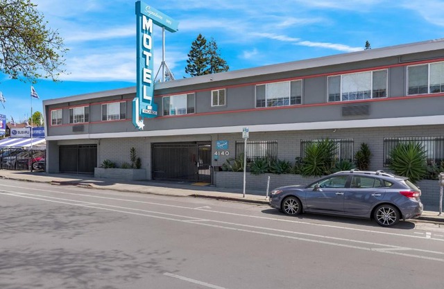 Signature Inn Oakland
